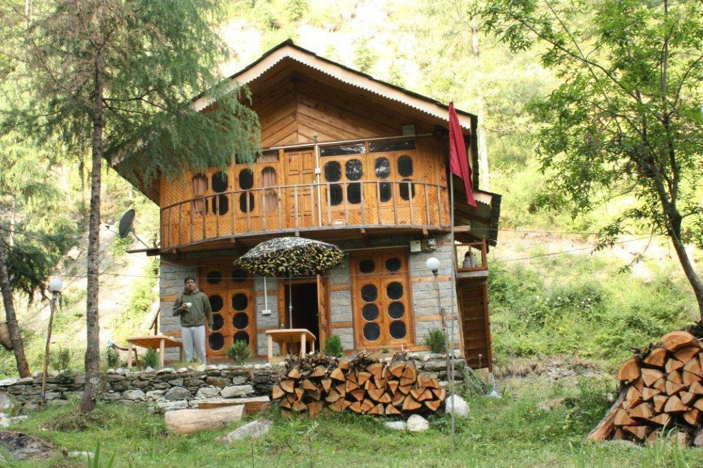 Latoda Hut And Pine Wood Cottage Best Rates On Jibhi Hotel Deals Reviews Photos
