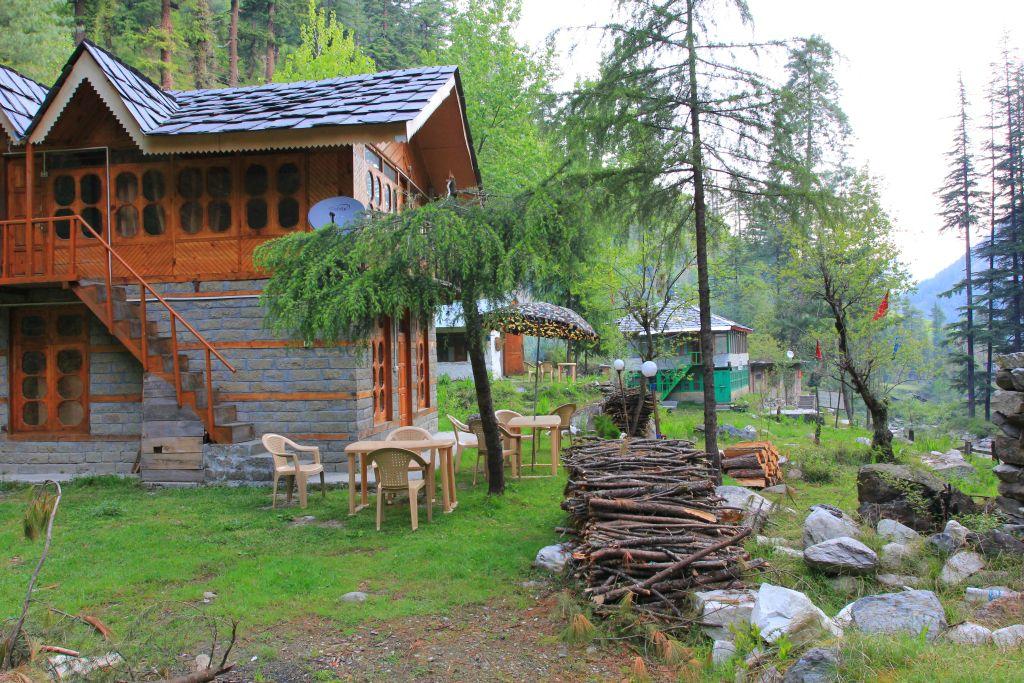 Latoda Hut And Pine Wood Cottage Best Rates On Jibhi Hotel Deals Reviews Photos