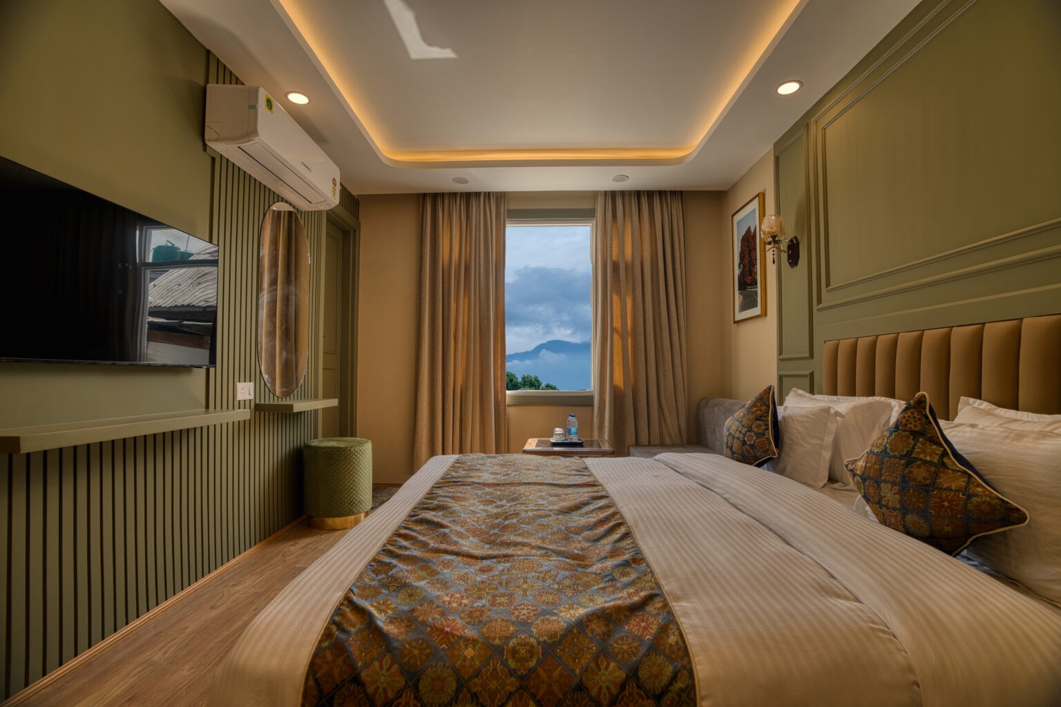 Mountain Nest Boutique Stay Near Dal Lake - Tap to explore photos