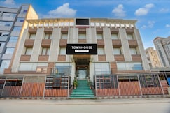 Townhouse Oak Amity University Patna Formerly The Golden Crown, Muzaffarpur