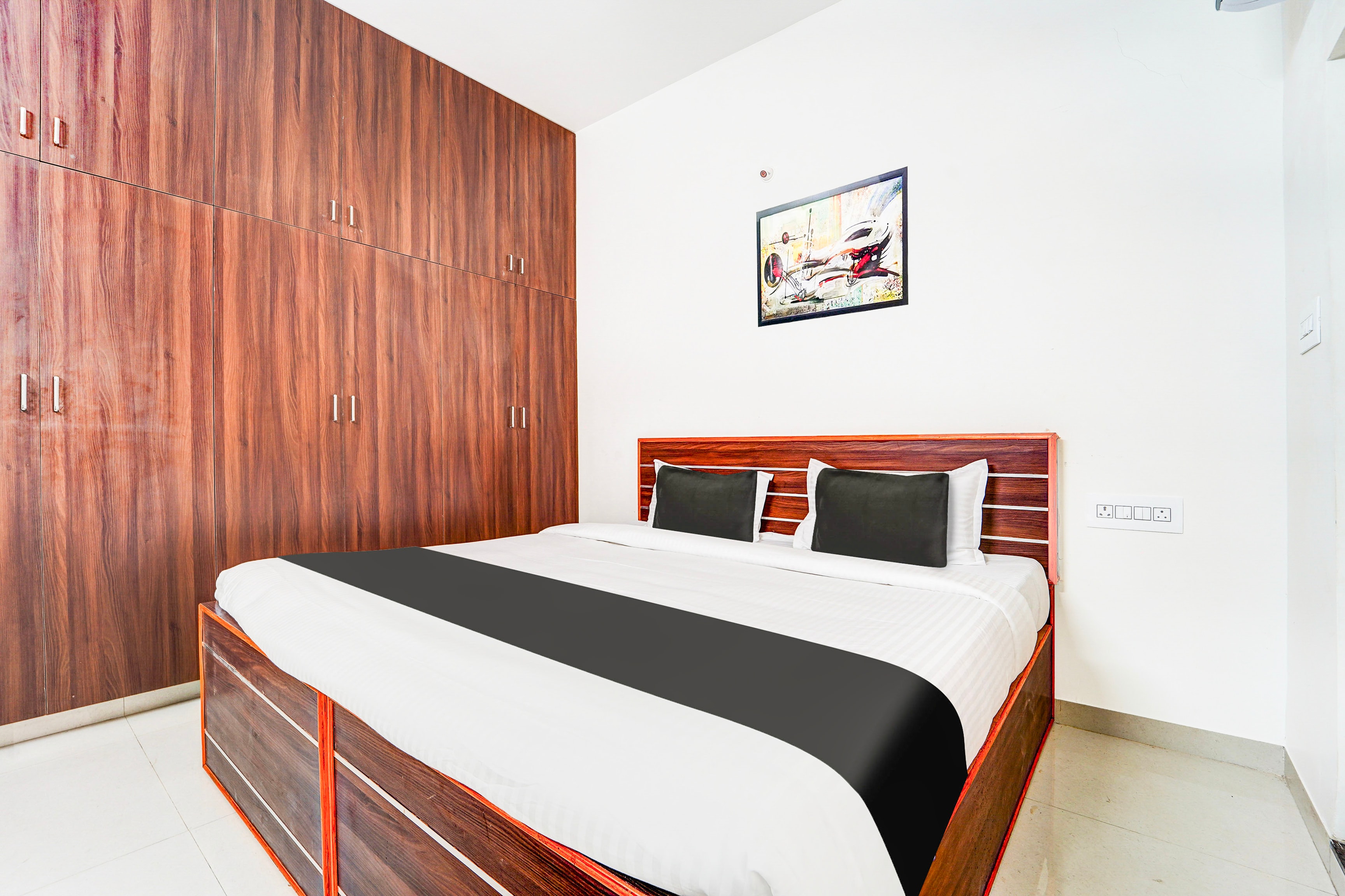 Super Hotel O Aarapalayam - Tap to explore photos