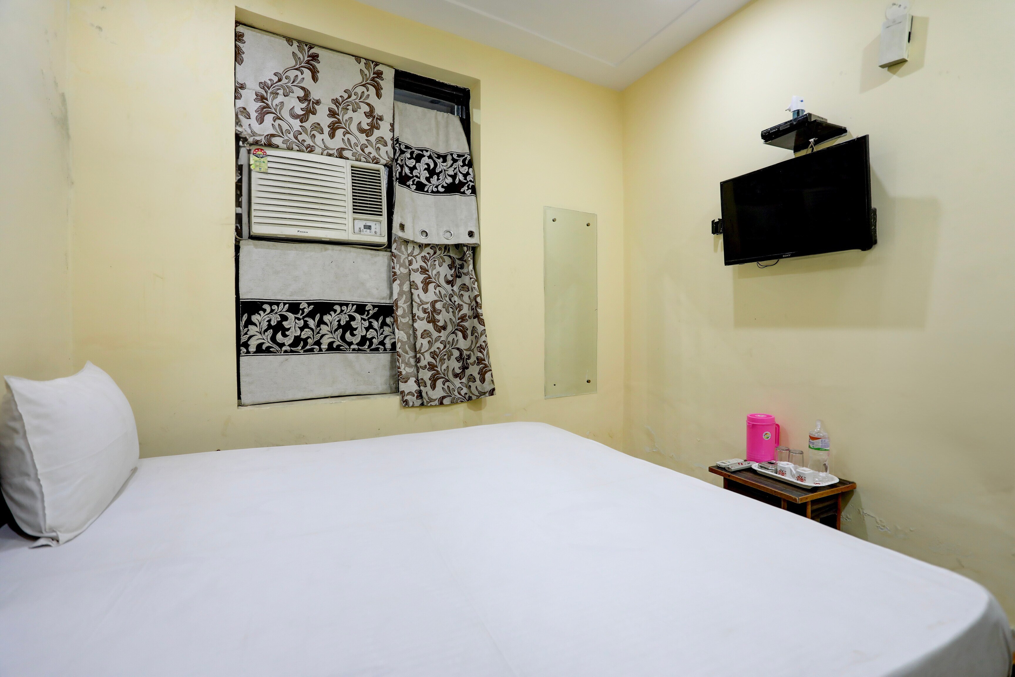 Hotel O Apollo Classic Guest House - Tap to explore photos
