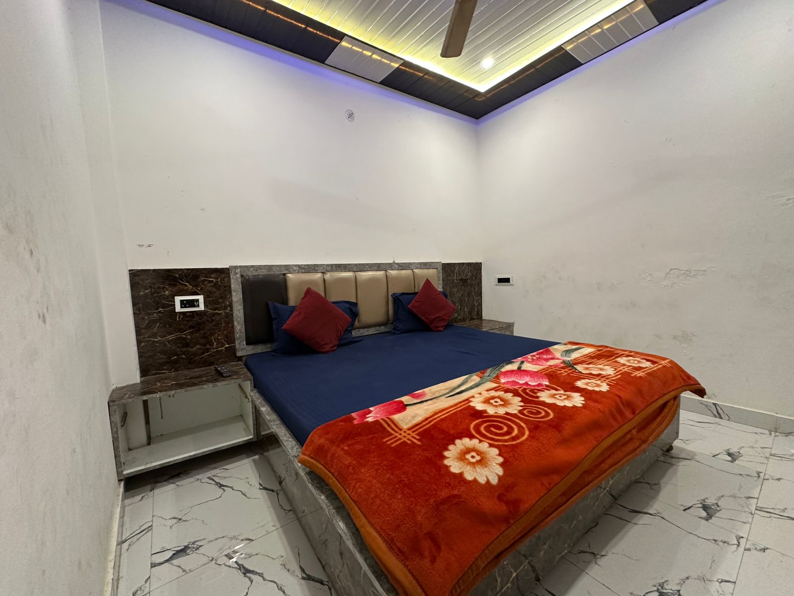 RAJAT PALACE PAYING GUEST HOUSE - Tap to explore photos