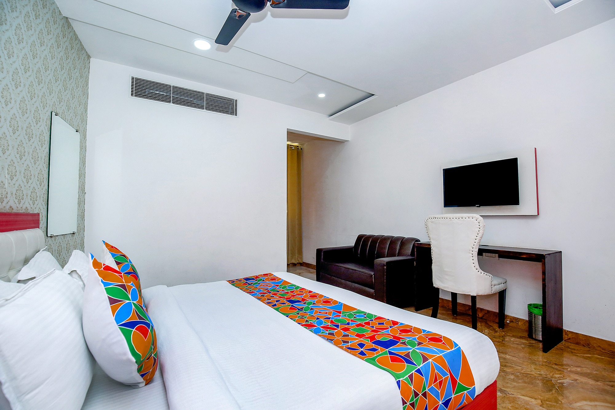 FabHotel Golden Temple Paradise 50 meters from golden temple - Tap to explore photos