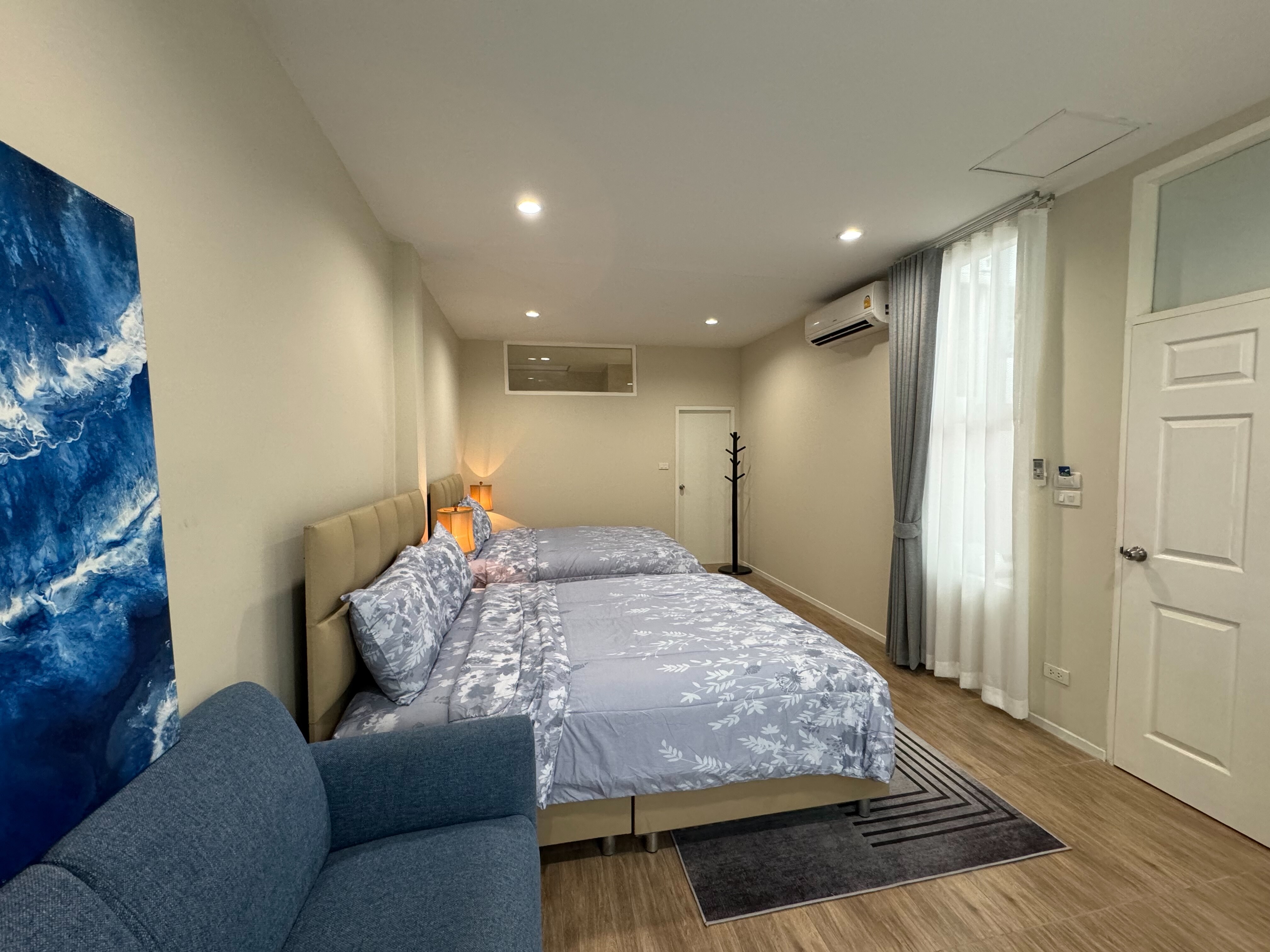 EM HOME Sukhumvit Bangkok - near Shopping and Train Stations - Tap to explore photos