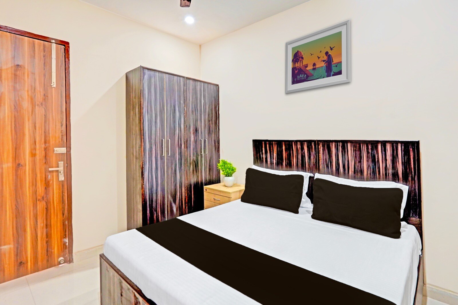 Shree Jee Inn - Tap to explore photos