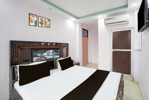 SPOT ON New Shukla Hotel