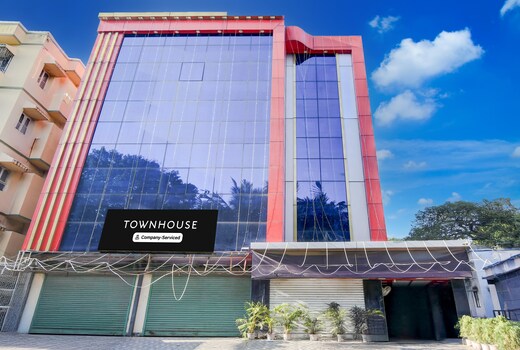 Super Townhouse Lake Town Clock Tower Formerly Crown Comfort