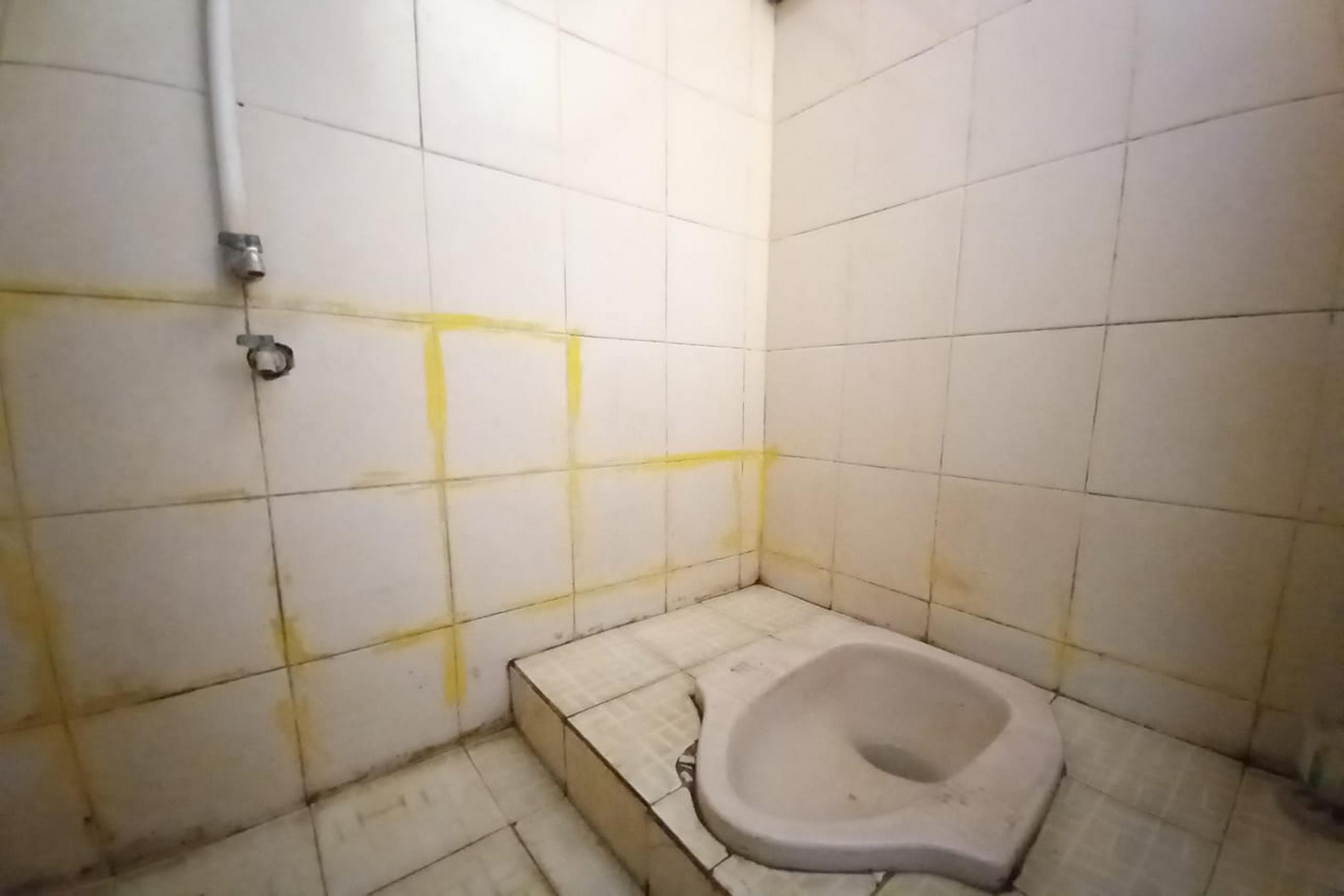 OYO 93847 Blio Guest House Syariah - Tap to explore photos