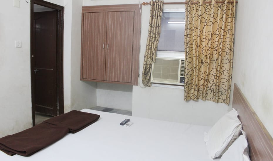 Hotel Navjeevan Palace - Tap to explore photos