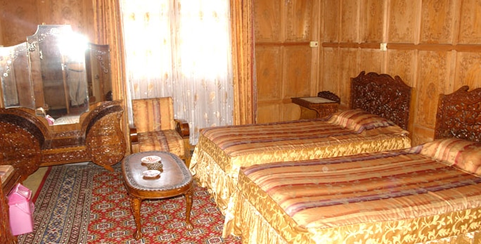 Shera palace Houseboat - Tap to explore photos
