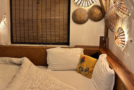 2BHK by Bella Boho Ghar Near Ganges