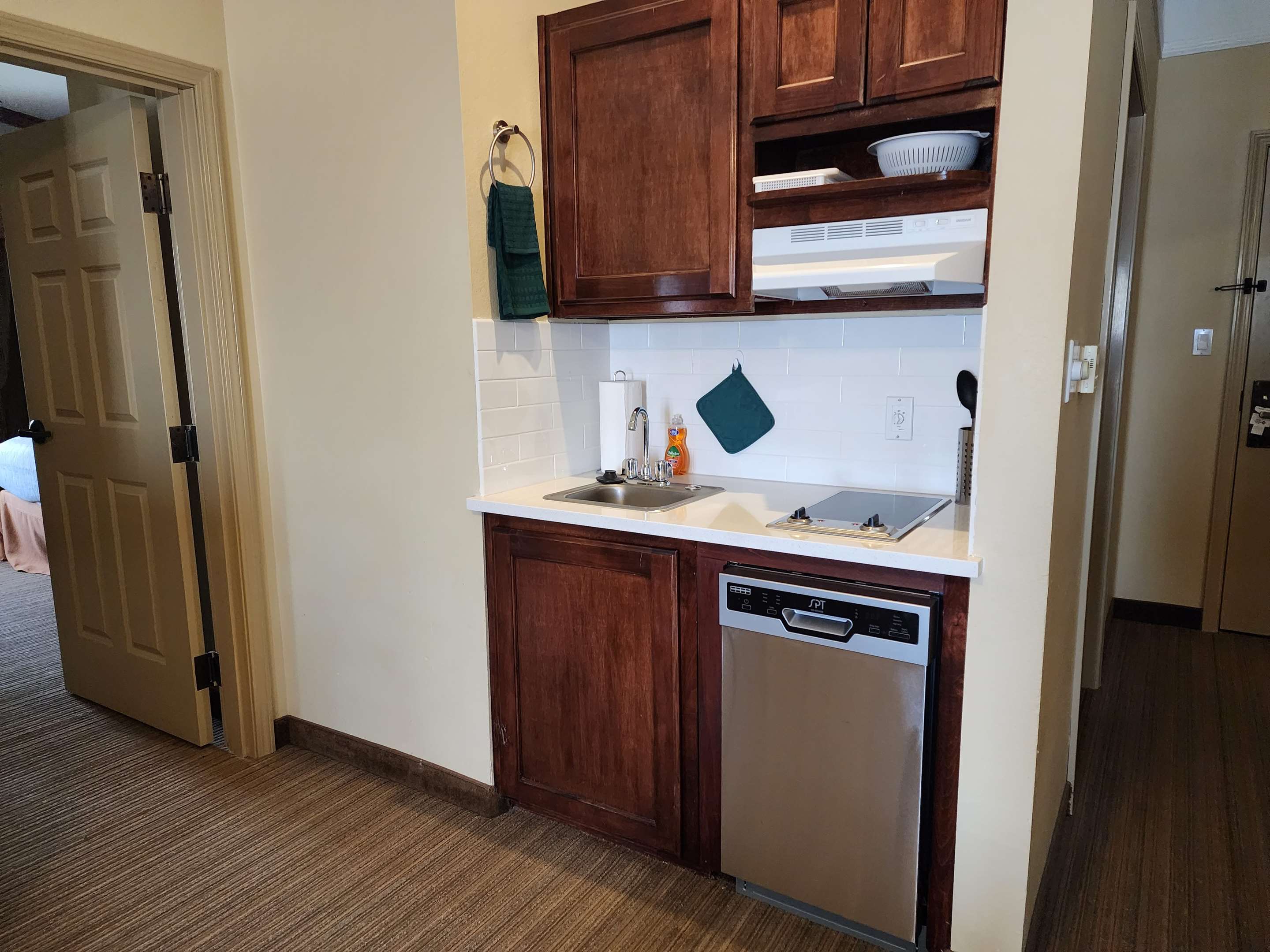 BEST WESTERN PLUS Monica Royale Inn & Suites - Tap to explore photos