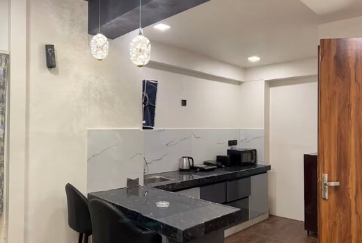 FamJam | 1Rk Diamond Dwell Penthouse