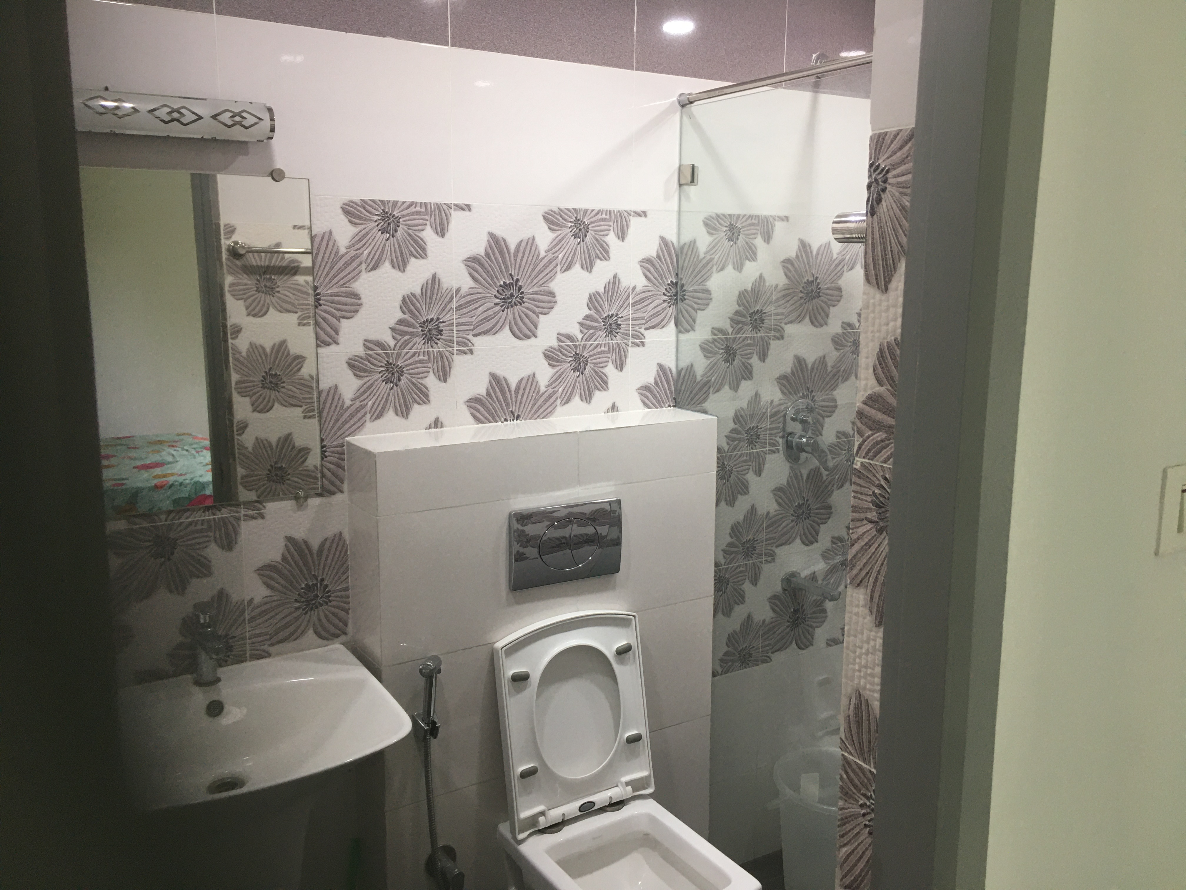 KCEE Leela Service Apartment - Tap to explore photos
