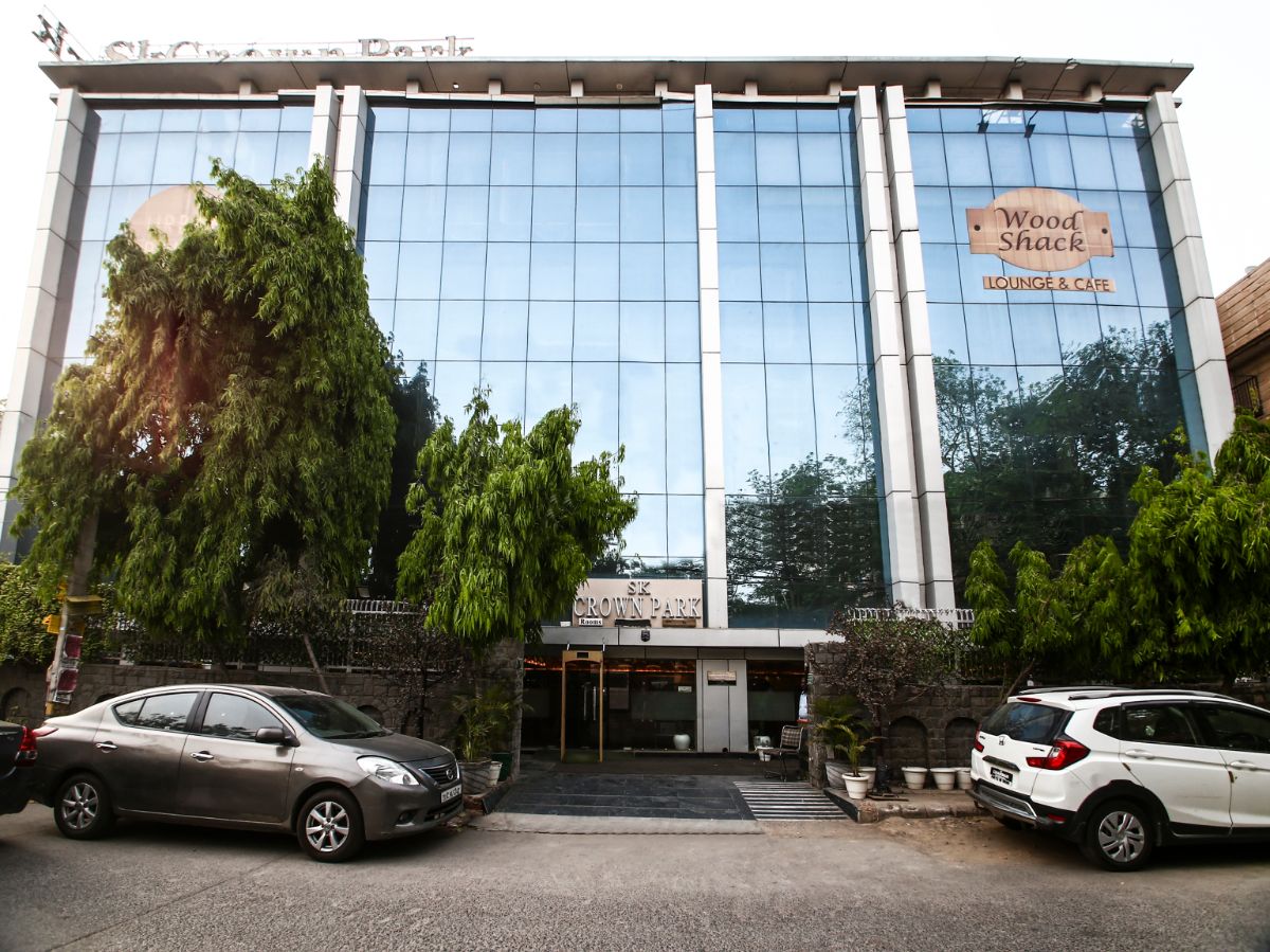 S K Crown Park Naraina Hotel Details Page Makemytrip Com