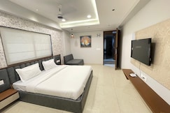 Hotel Lavish NK, Mahemdavad