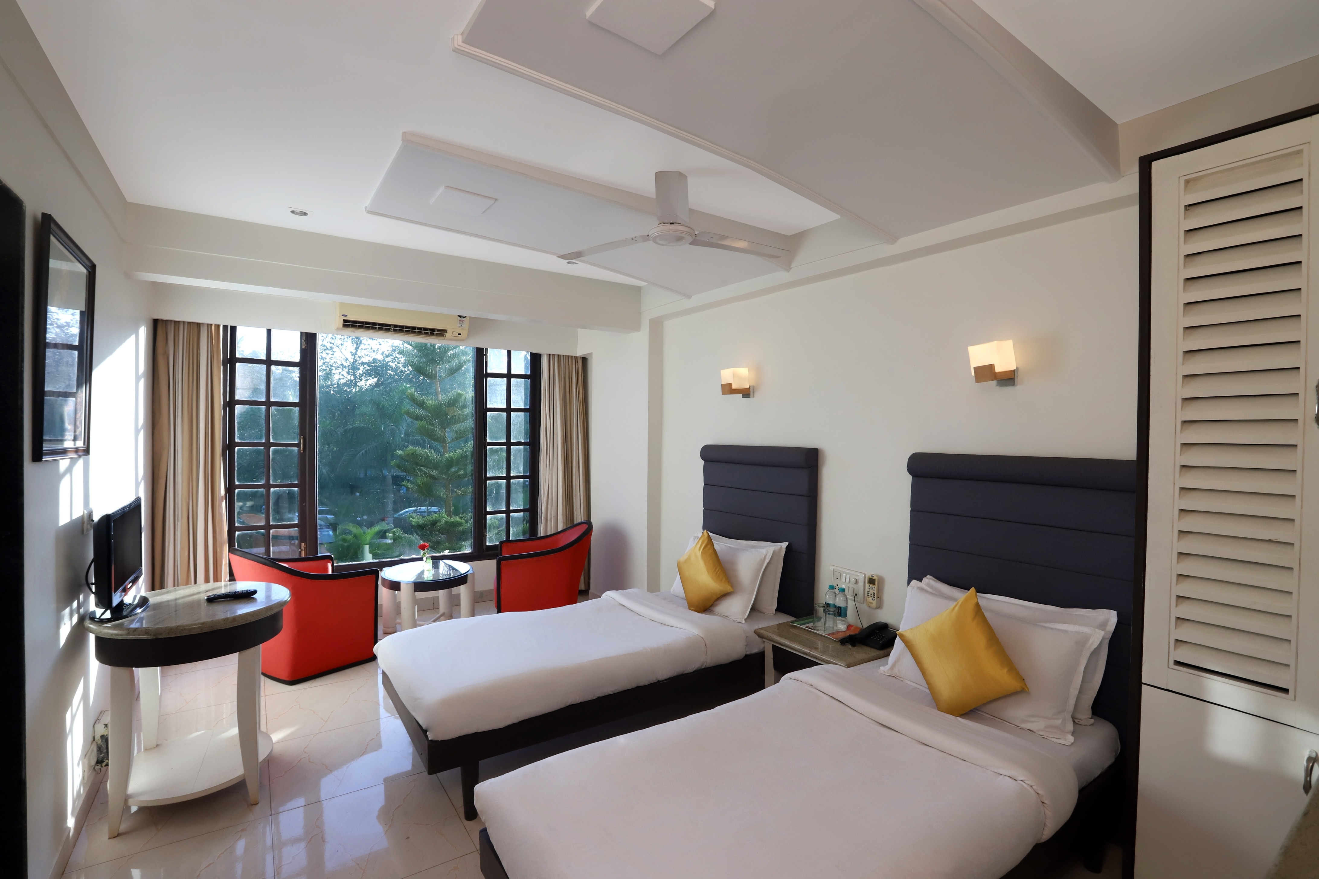 Hotel Kohinoor Highway, Dapoli - Tap to explore photos