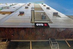 OYO Flagship Crown Inn, Delhi