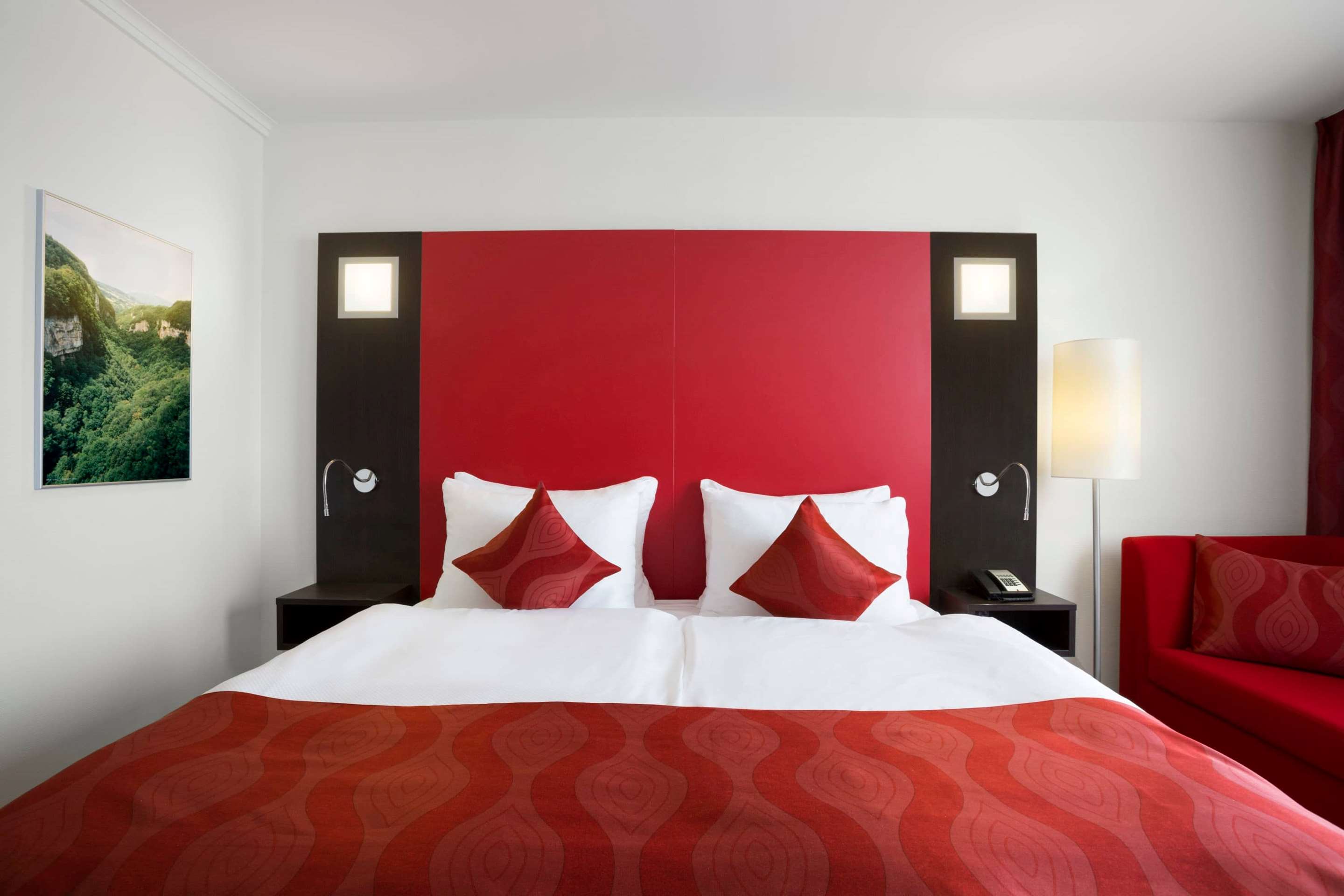 Ramada Encore by Wyndham Geneva - Tap to explore photos