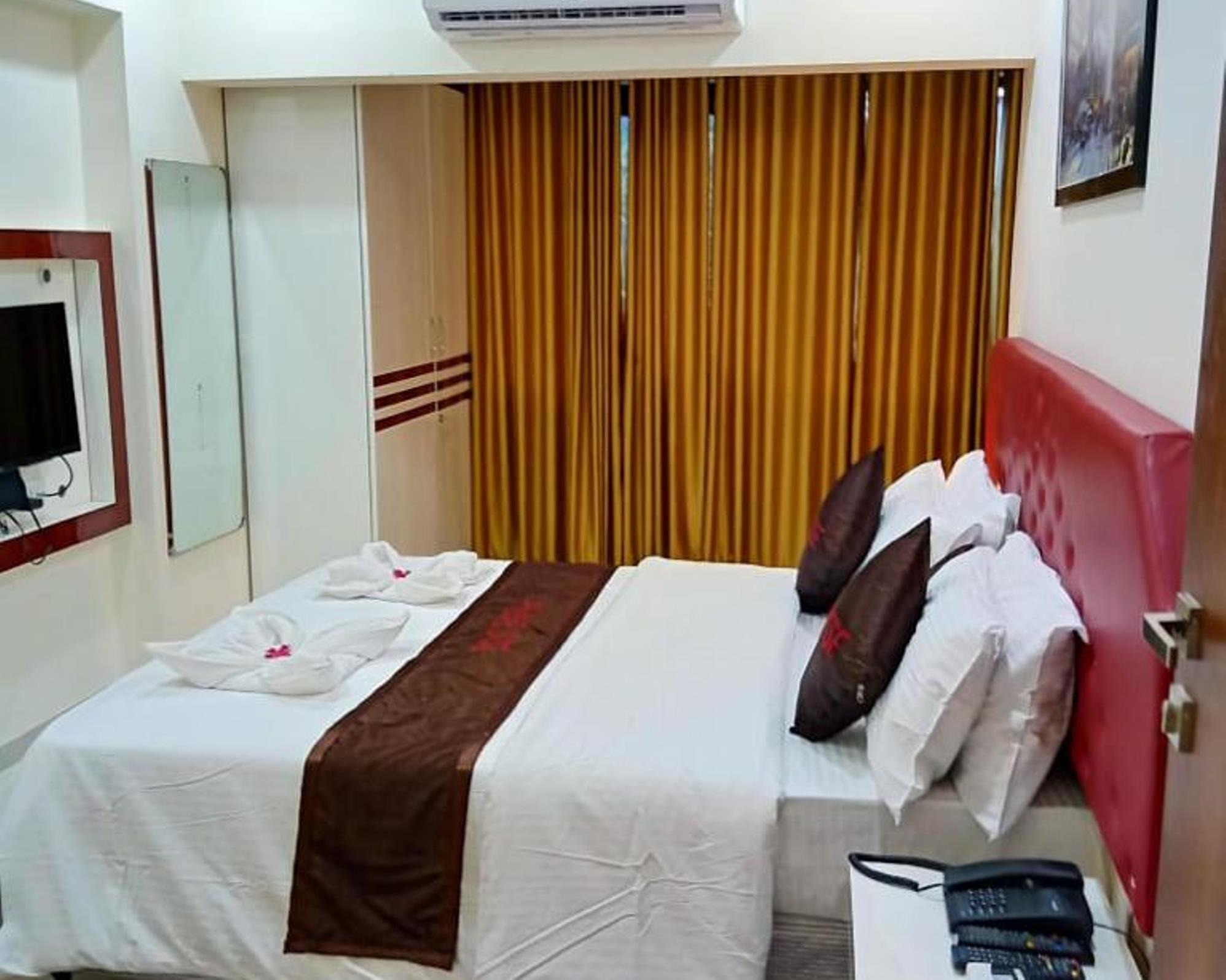 Pune Finesse Apartment - Tap to explore photos