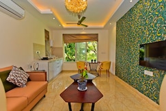 1BHK with Balcony & Pool, Near Candolim Beach 