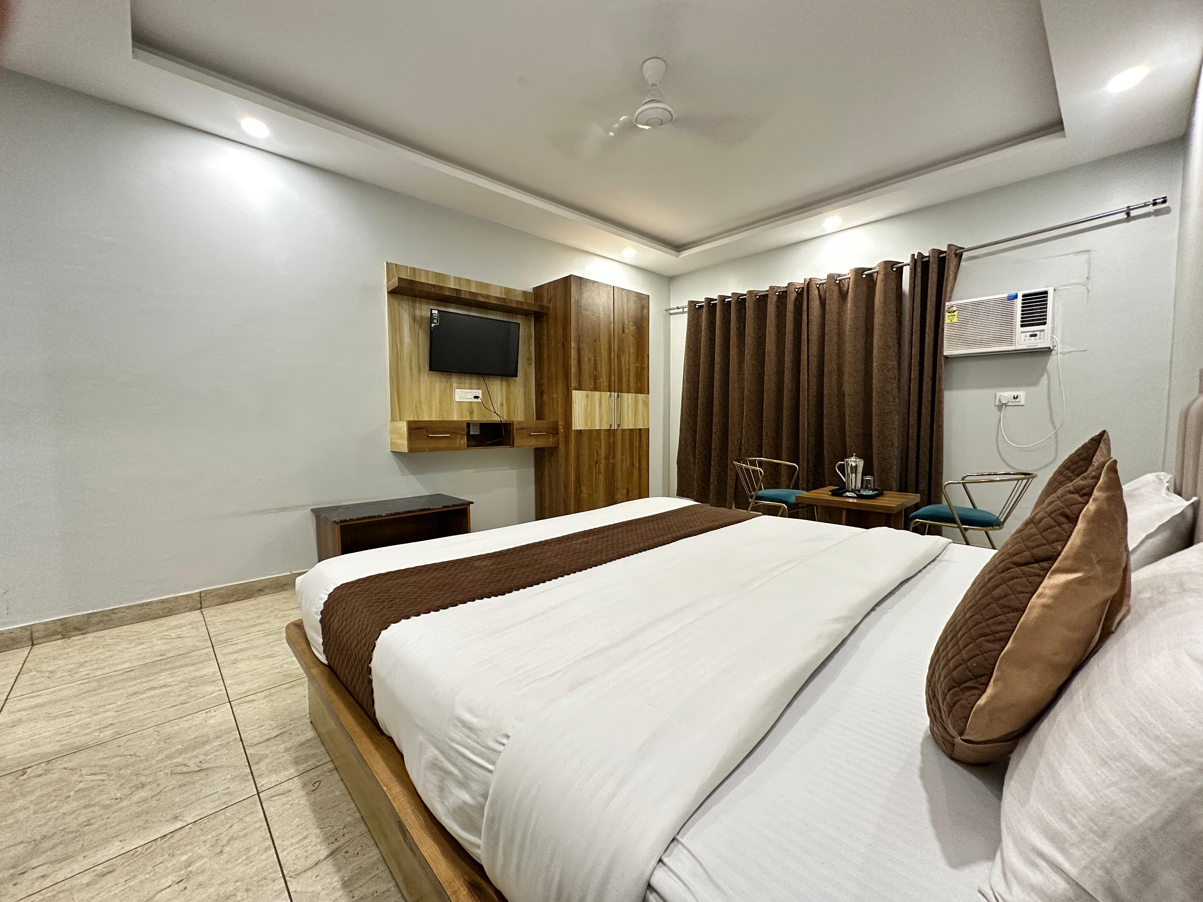Gouri Shanker Guest House - Tap to explore photos