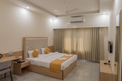 Hotel Rangoli - 10 min from Palsana chowk, Surat