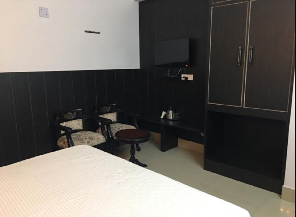 New Hotel Savera - Tap to explore photos