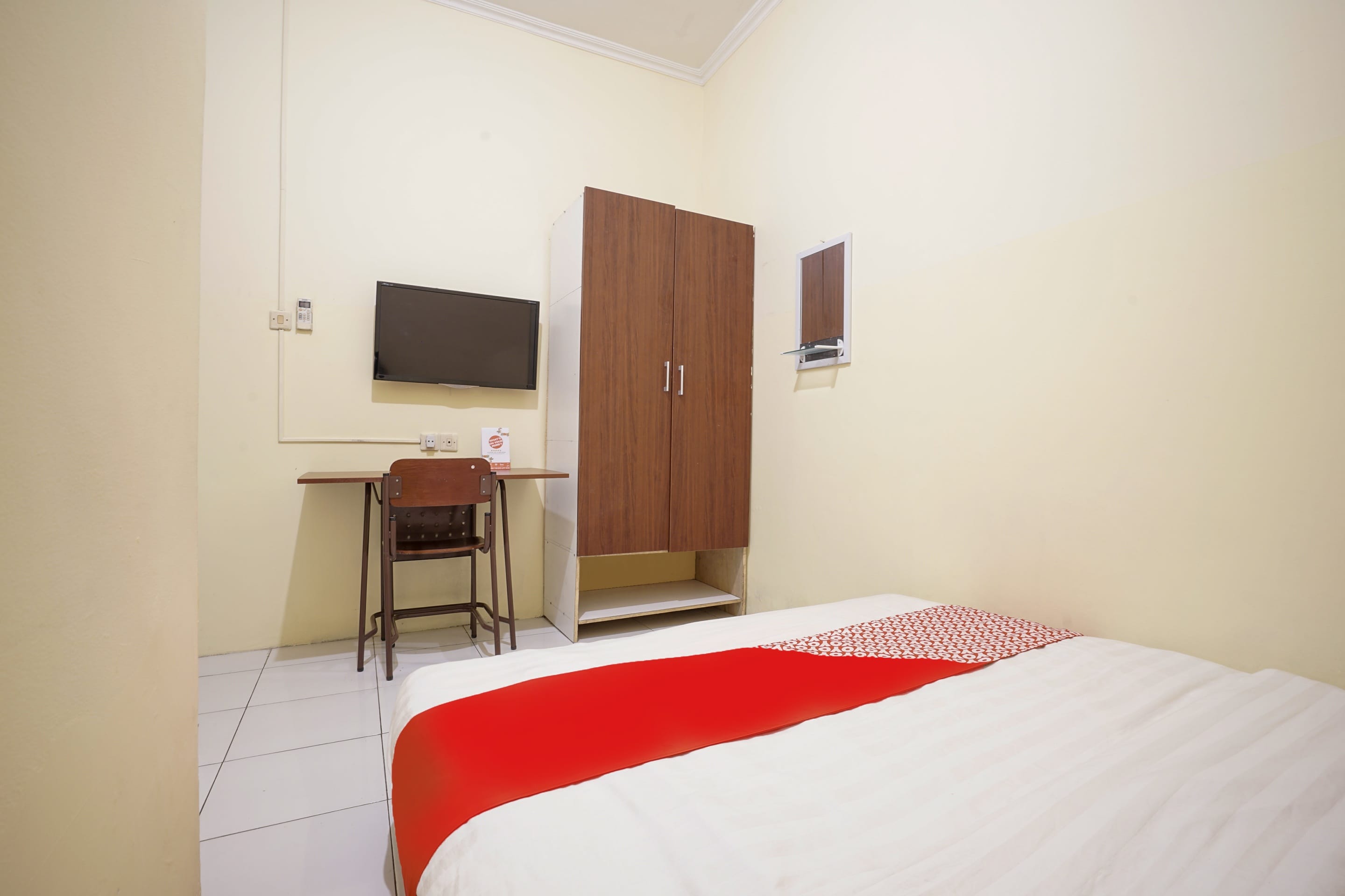 Hotel O Seturan Near Hartono Mall Yogyakarta Formerly Maleo Kostel - Tap to explore photos
