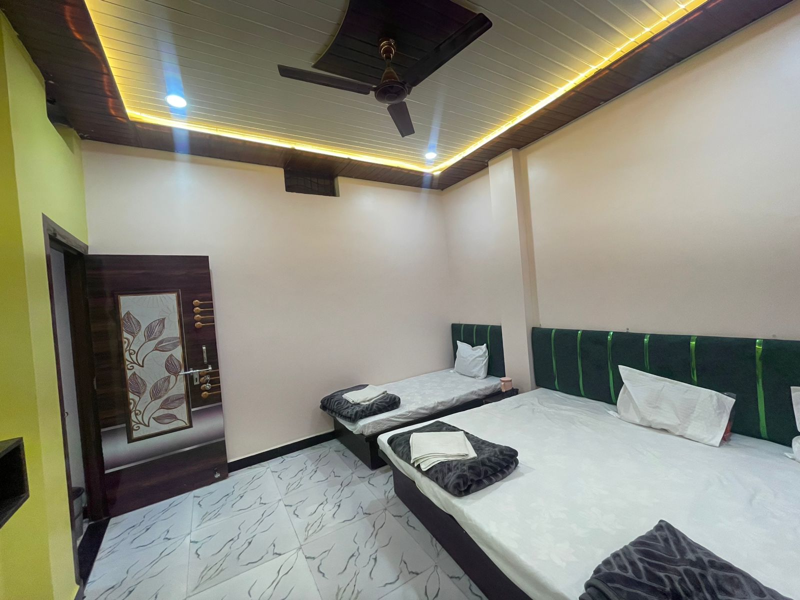 Jain Yatri Grah And Restaurant - Tap to explore photos