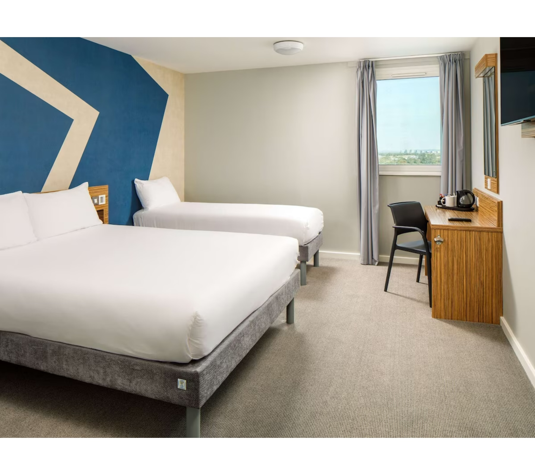 ibis budget London Heathrow Central - Tap to explore photos