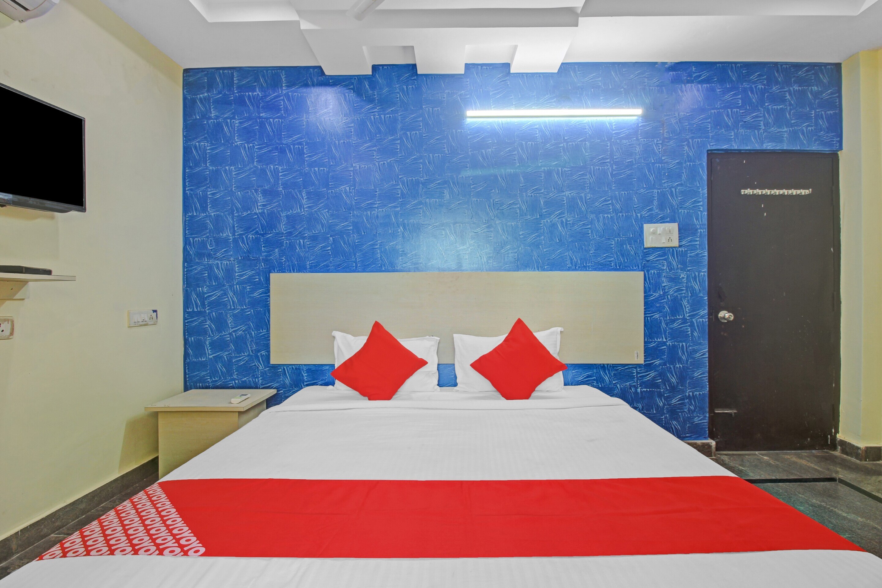 Hotel O Hotel Lavish Stay - Tap to explore photos