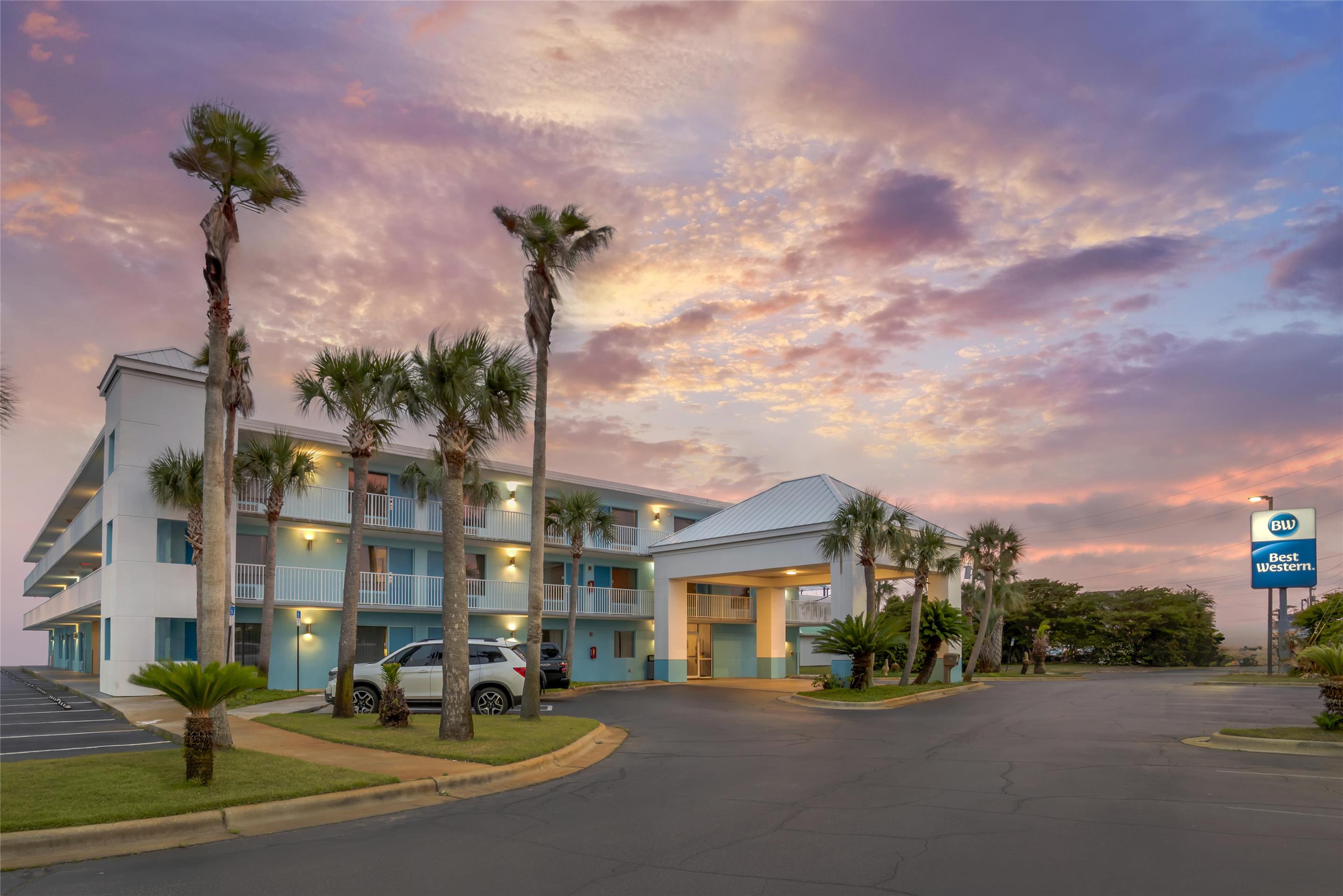 Best Western Navarre Waterfront - Tap to explore photos