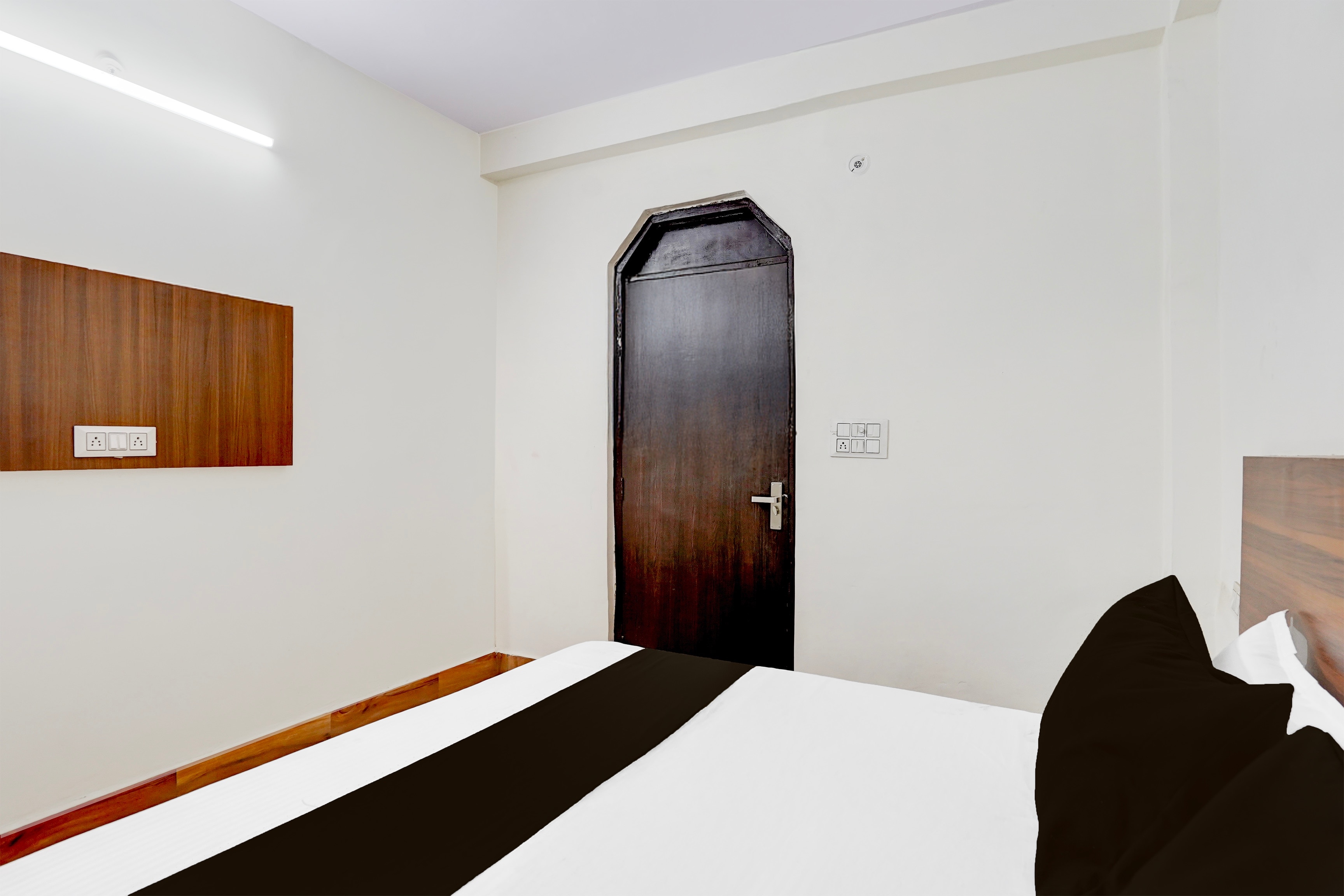 Hotel O Mayur Deluxe - Tap to explore photos