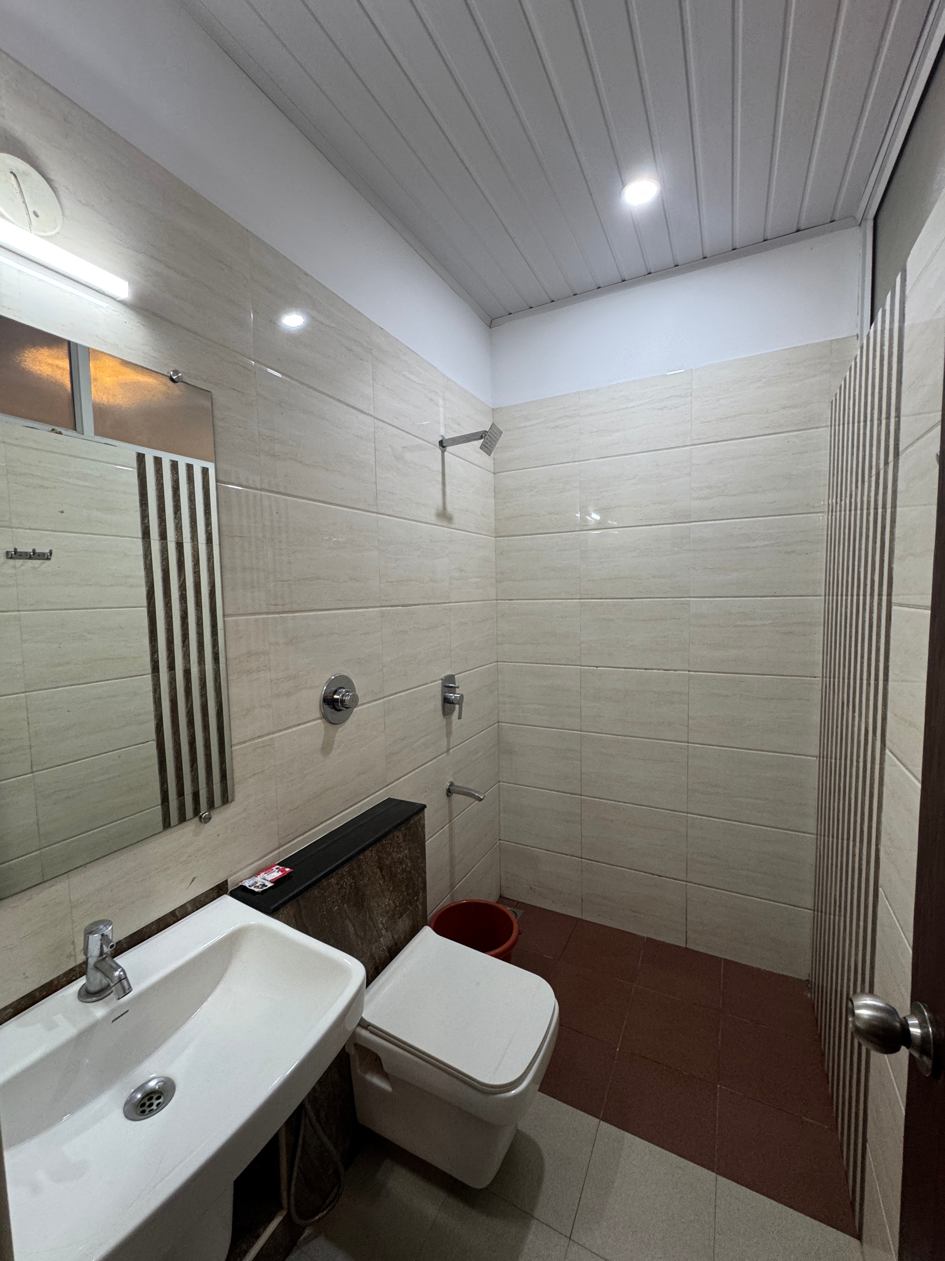 Hotel Abhinav - Tap to explore photos