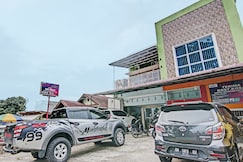 Hotel O Lestari Baru Syariah Near SMA Negeri 1 Salo, Kampar