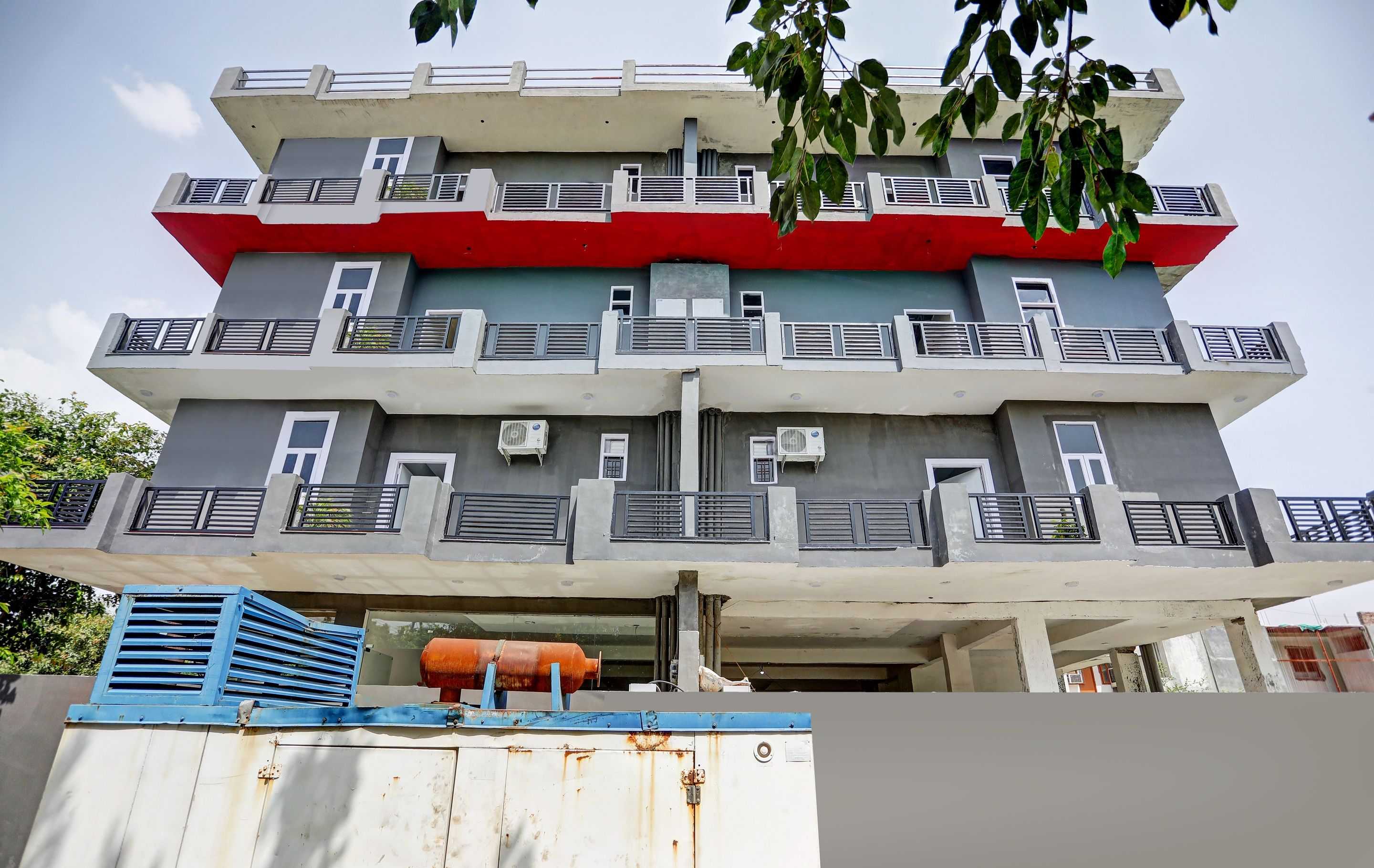 Hotel O Noida Grand - Tap to explore photos