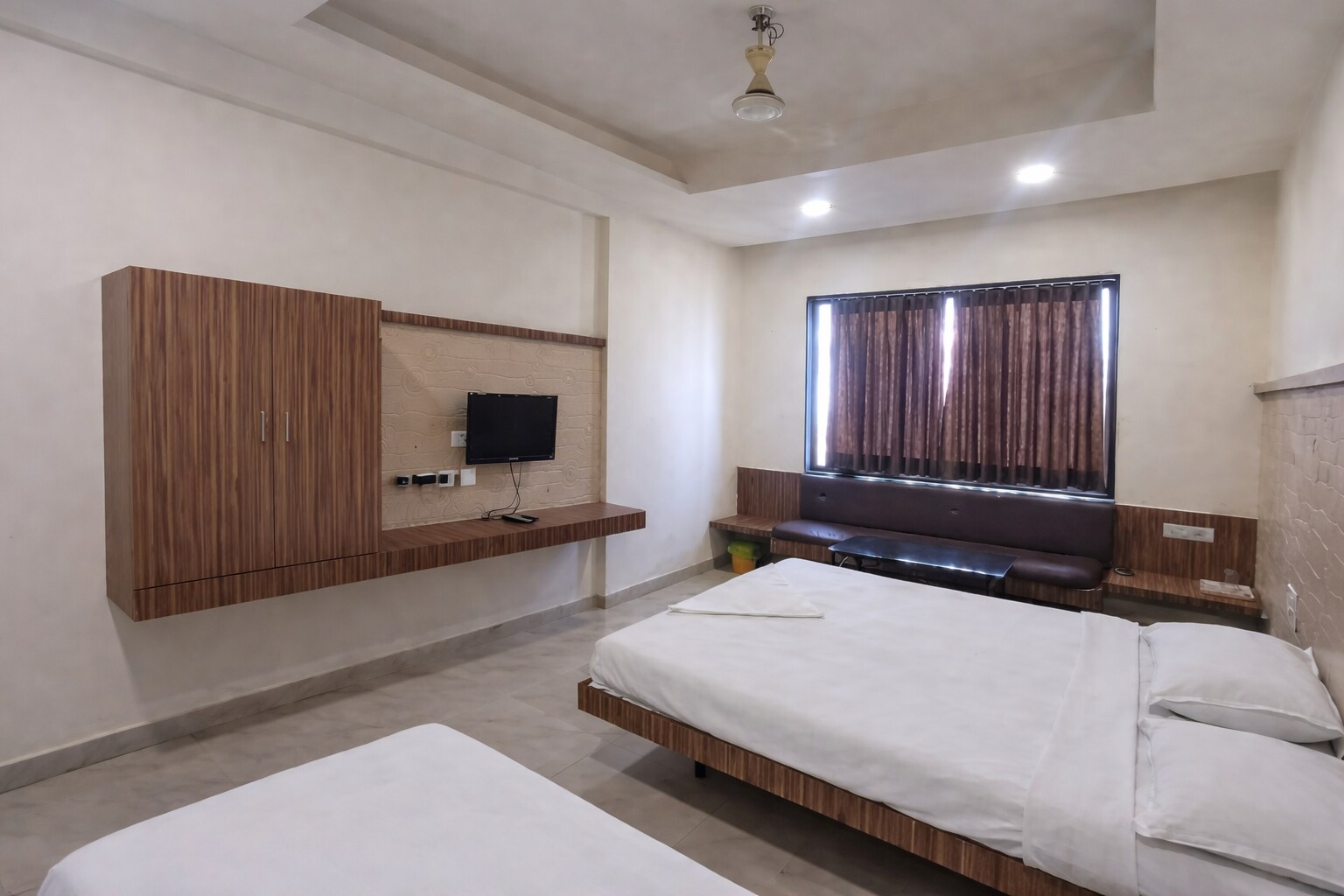 Hotel O Kolhapur Gate Formerly Tanwani Lodging 5