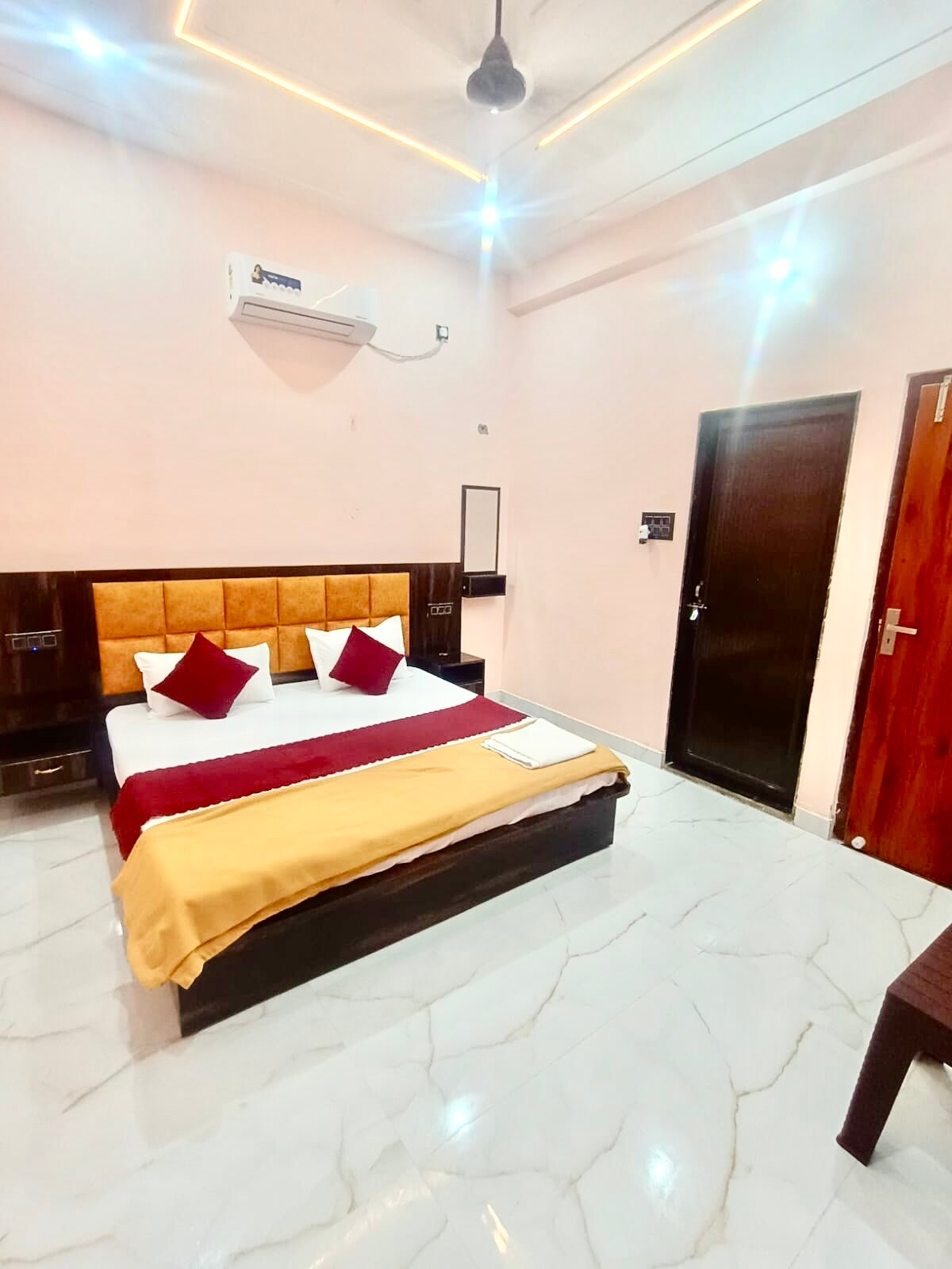 Krishnam Niwas  Family home near Ram Mandir 1 5 km - Tap to explore photos