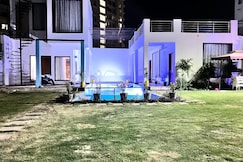 Papa maddy's pool party resort Agra, Agra