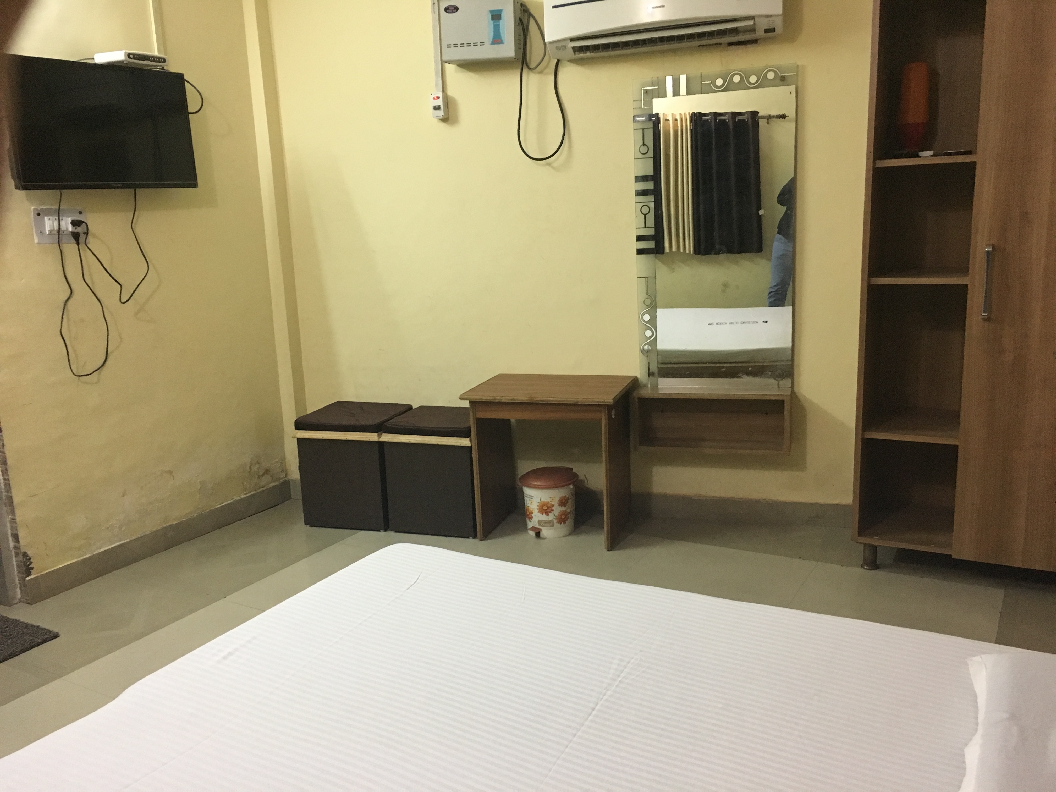 Kamayani Guest House - Tap to explore photos