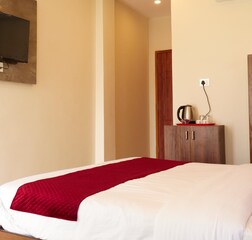 Deluxe Private Room with Balcony (Ganga View)