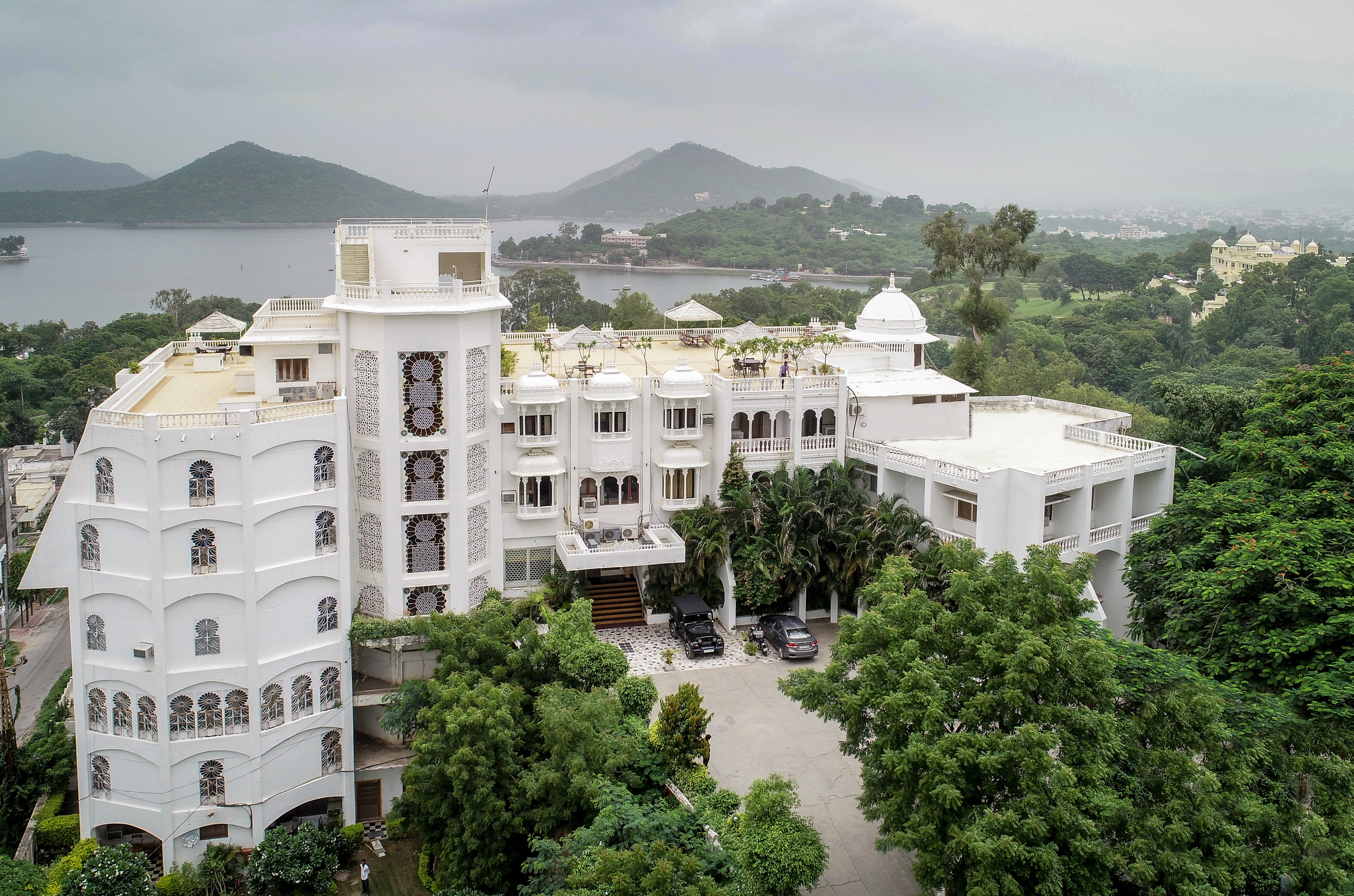 Hotel Hilltop Palace Udaipur Rajasthan Hotel Price Address Reviews