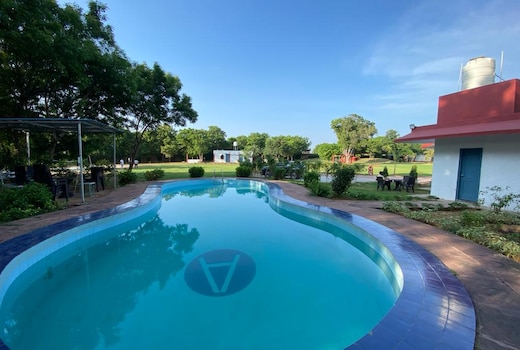 Ananda Bagh - 4BHK Pool Farm Retreat