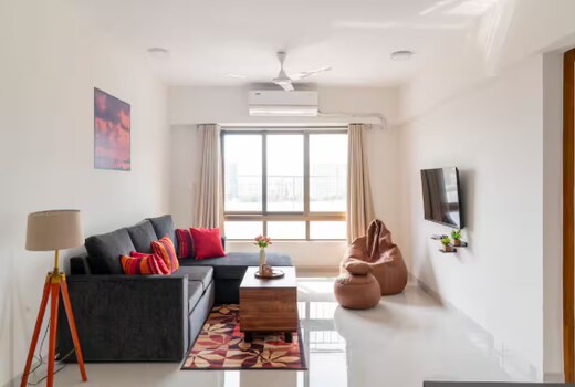 Serene, Chic & Sunlit 2BHK near Airport & BKC by Iconic Stays