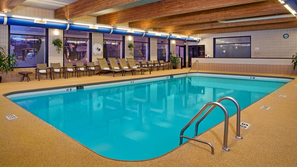 DoubleTree by Hilton Chicago - Schaumburg - Tap to explore photos