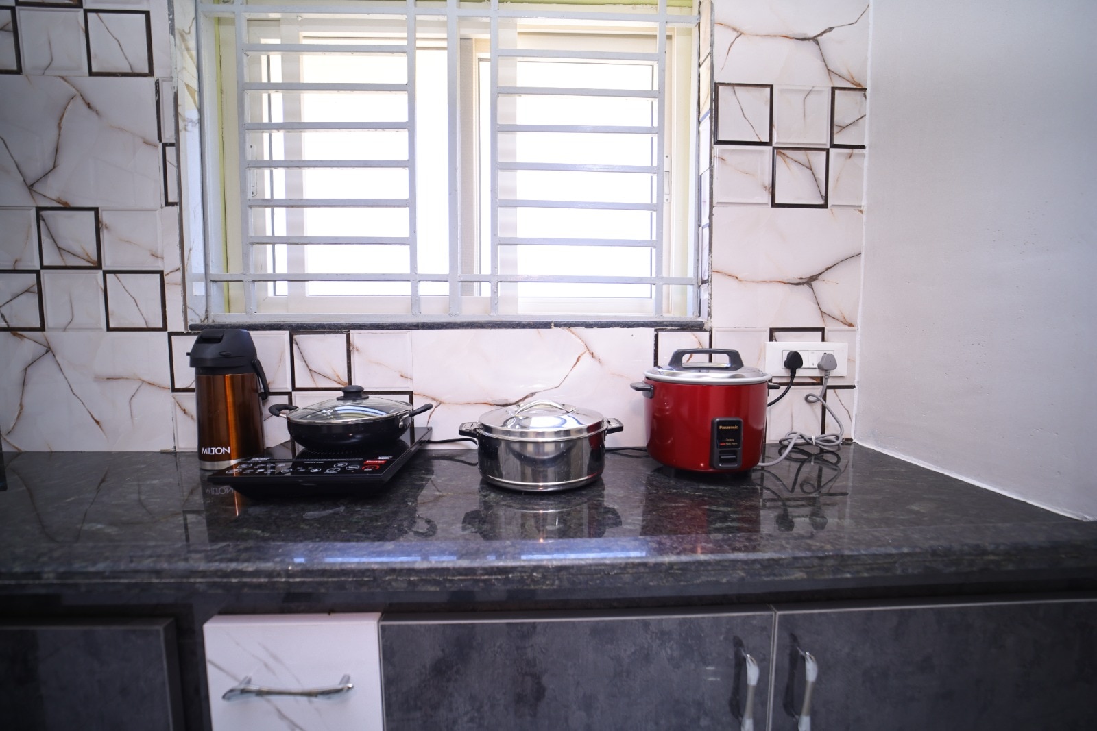 Laya Home Stay - Tap to explore photos