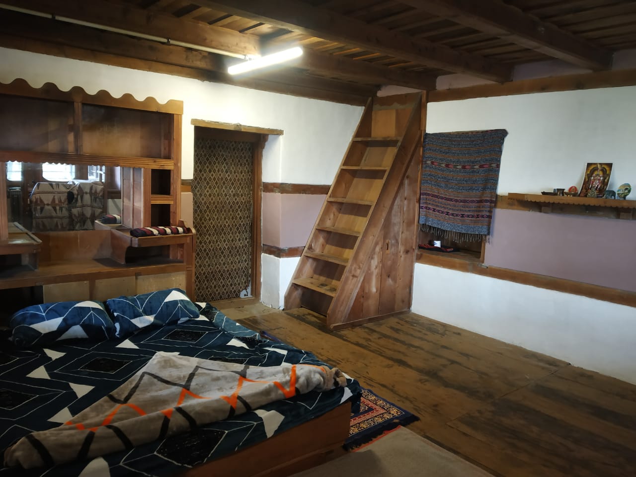 Gypsy Kathkuni House, Kasol - Tap to explore photos
