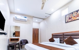 Deluxe AC Room